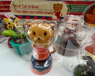 This is a huge lot (apx 28!) solar operating motion toys. These are great gifts to cheer up a friend or to place randomly around for people to enjoy.
See items descriptions and photos for condition details.