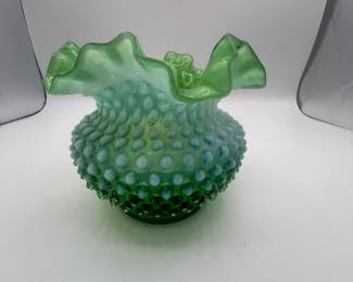 Absolutely gorgeous Fenton Glass Vase