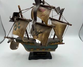 This is a fun lot that includes a collectible Flint Lock replica pistol (non operational), a Tomahawk and a model of the Mayflower. Also included is a fun stein with a sea faring scene and a little lace handkerchief. Perfect collection for the era of the founding of the United States of America.
See items descriptions and photos for condition details.