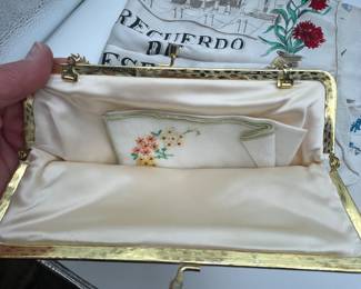Adorable vintage handbag
