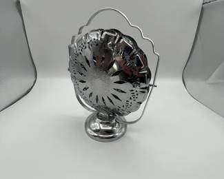 This is a super cool three tier serving tray that is easy to store, classic style, and gives a high end appearance in short order with no intense cleaning/polishing. Made of white metal, no need for polishing!
See items descriptions and photos for condition details.