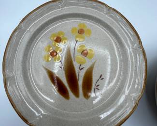 This is a set of four salad plates and four soup bowls in the Wellington pattern by Heartside. They are in very good condition with little signs of wear.