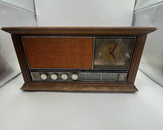 Vintage 1950’s Westinghouse Radio with Clock in working condition!