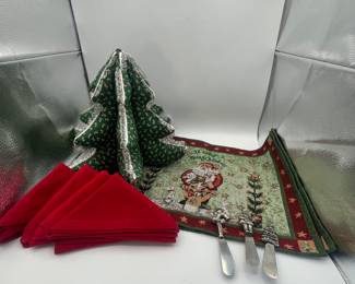 Christmas Placements (2) Napkins, Christmas tree with Christmas Spreaders