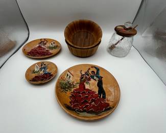 This auction lot includes a set of hand-painted decorative plates featuring vibrant flamenco dancer motifs, crafted by Alonso from Spain. The set consists of three plates (one large and two smaller) alongside a beautifully set of four salad bowls and a glass honey jar with a hand-painted wooden lid. The plates depict colorful dancers against a rustic backdrop. Perfect for collectors or as unique home decor.
See items descriptions and photos for condition details.