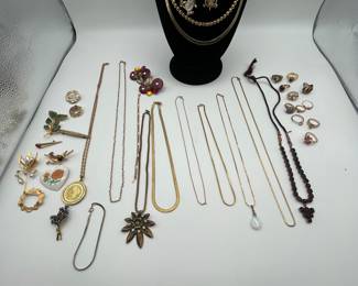 Fun lot of vintage jewelry, pins, rings, necklaces, pendants and more