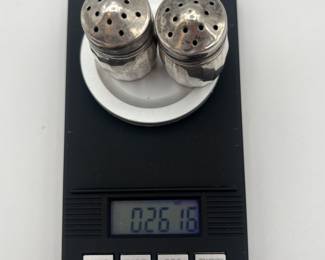 Minature salt and pepper shakers .26 ozt.