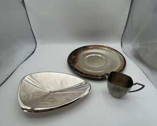 This auction lot features a vintage Taunton silver plate serving set from the 1970s, including a unique triangular serving tray and a cup. The serving tray showcases beautiful design details, while the cup boasts a classic shape, perfect for any collection or dining experience. Ideal for collectors and enthusiasts alike.
See items descriptions and photos for condition details.