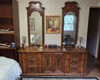 Vintage Thomasville dresser with mirrors