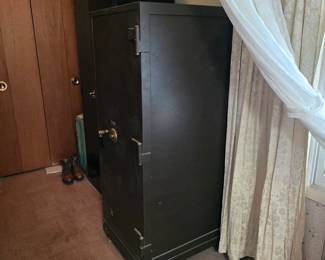 Vintage floor safe, Central Safe and Vault Company