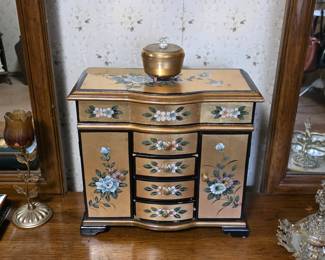 Black lacquer and floral vintage jewelry box