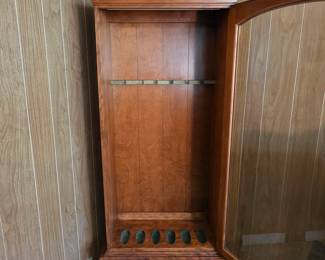 Locking cabinet