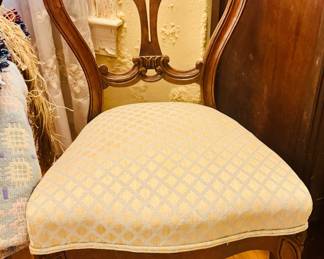 1 of 6 in set of dining room chairs