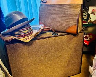 Vintage American Tourister suitcase and bag