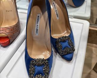 Manolo Blahnik Hangisi pump - signed