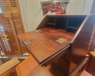 Knee hole desk