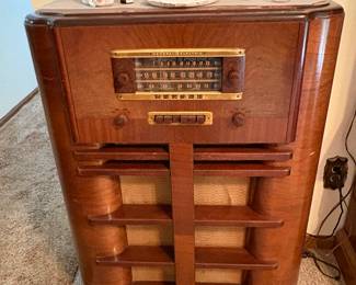 1940 GE radio J-805 Wood 8 Tube Radio