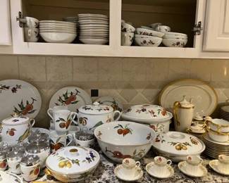 Large set of Eversham, Royal Worcester