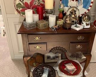 Small chest, Christmas decorations