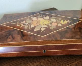Jewelry music box inlaid