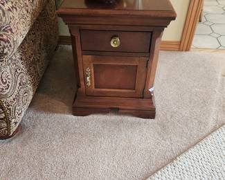 Broyhill end table