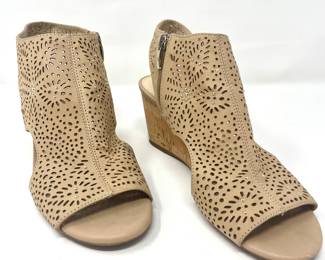 Alex Marie Tan Suede Wedge Shoes
Size 8
By Appointment Only
Call or Text
Jason (832) 443-5751
Sandy (281) 450-7991