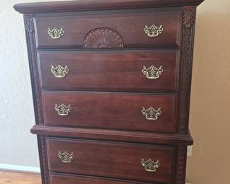 NO LONGER FOR SALE
HOMEOWNER DECIDED TO KEEP
Chest of Drawers / Highboy