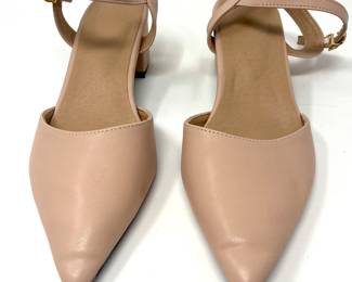 Natural Color Closed Toe Slingback low Heel Shoes
Size 39
By Appointment Only
Call or Text
Jason (832) 443-5751
Sandy (281) 450-7991