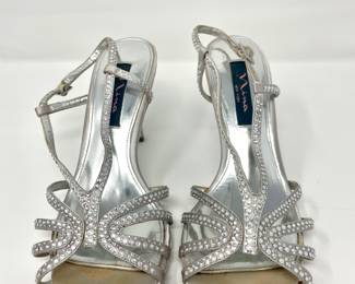 Nina Evening High Heel Shoes
Silver Leather with Crystals
Size 8
By Appointment Only
Call or Text
Jason (832) 443-5751
Sandy (281) 450-7991