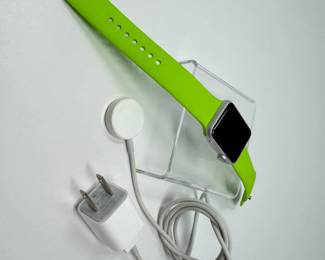175 AppleWatch38mmAluminum1stgenGreenBandChargerCable