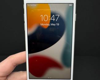 152 AppleiPhone864GBSilveriOS150ATT55GBFree