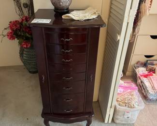 Jewelry chest