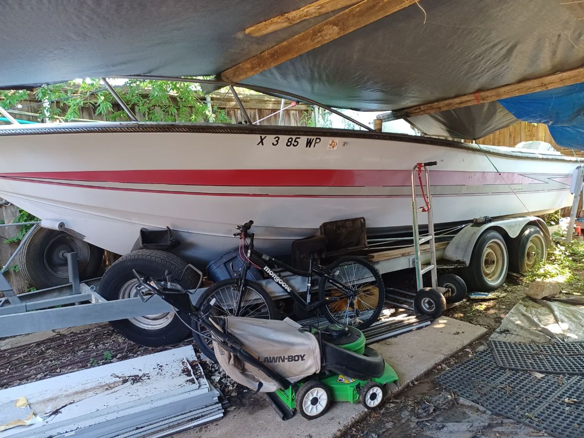 Hydrasport 24' fiberglass boat 1979 with trailer and two Evinrude 140hp outboard motors.