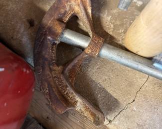 Pipe bender