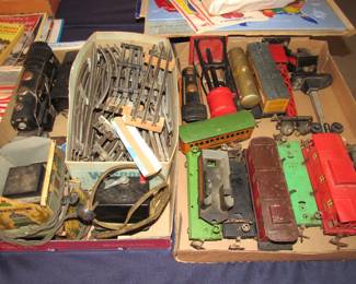 Old metal Lionel train/track/accessories