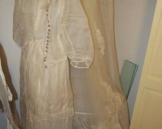 Vintage wedding dress with veil and hoop