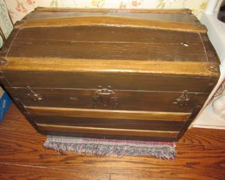 Camel back trunk with good tray