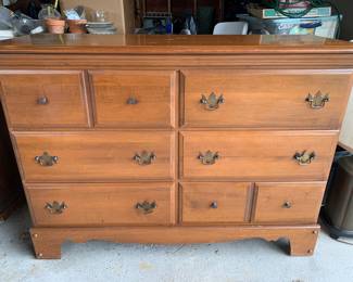 Sweet maple dresser