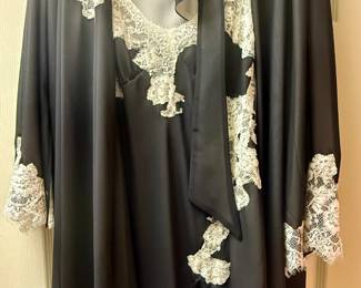 Nightgown and Robe - Soma