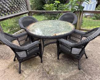 Wicker Outdoor Patio Table and Chairs