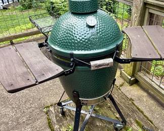 Big Green Egg Barbecue Grill