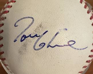 MLB American League baseball signed by Hall of Fame pitcher for the Atlanta Braves and NY Mets Tom Glavine (to be authenticated)