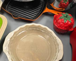 Large collection of Le Creuset cookware NICE!