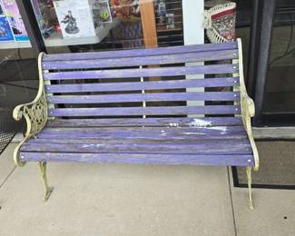 park bench thats needs a new paint job lol