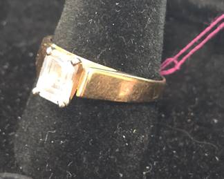 14k gold ring not sure of stone