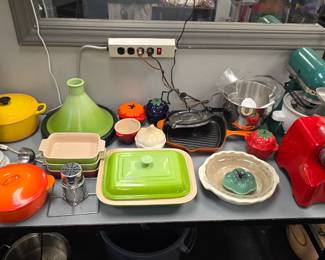Large collection of Le Creuset cookware NICE!
