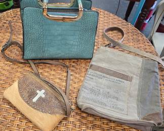 Gucci, and louis V purses nice but believe they are Knockoffs