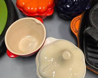 Large collection of Le Creuset cookware NICE!