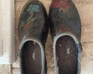 garden clogs $8