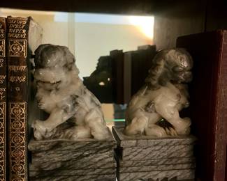 Foo Dogs